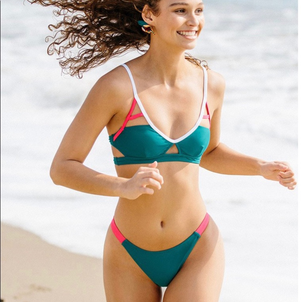 Cupshe strappy contrast trim bikini size M